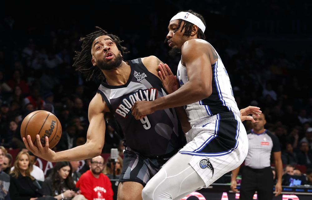 以其卓越的 以其卓越的